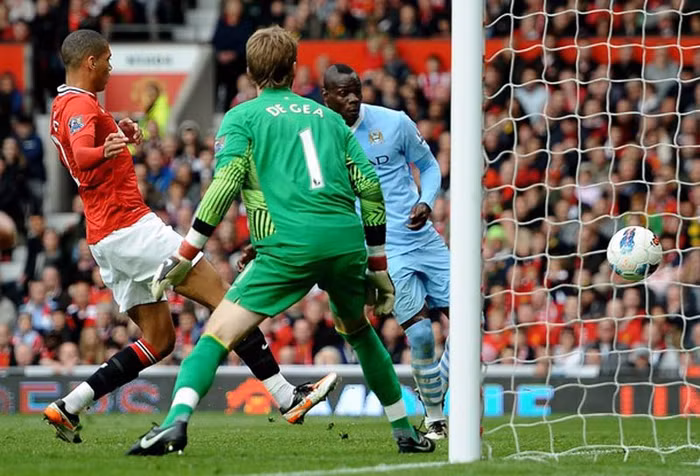 Balotelli với pha dứt điểm cận thành nâng tỷ số lên 2-0 Balotelli với pha dứt điểm cận thành nâng tỷ số lên 2-0