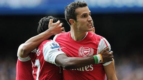 Van Persie tỏa sáng với cú hat-trick tại Stamford Bridge Van Persie tỏa sáng với cú hat-trick tại Stamford Bridge