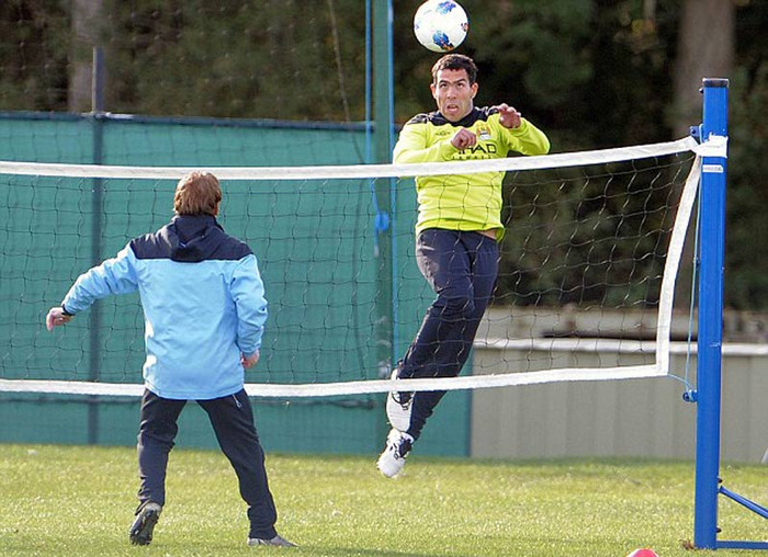 Tevez trong lúc này vẫn bị bắt tập riêng và có thể sẽ không tới Old Trafford Tevez trong lúc này vẫn bị bắt tập riêng và có thể sẽ không tới Old Trafford