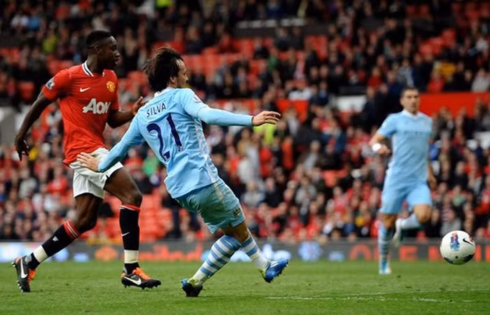 Silva thoát xuống đánh bại De Gea