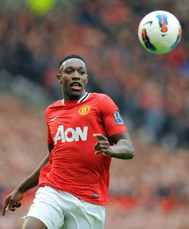 Chơi thiếu người, Welbeck đơn độc trên hàng công