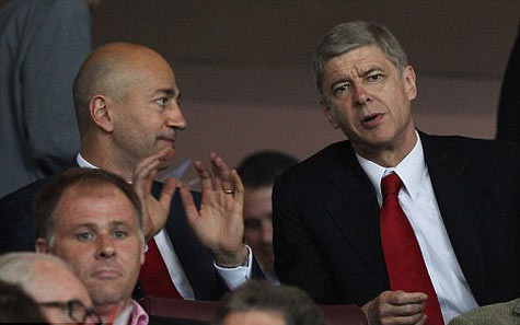 Gazidis (trái) tuyên bố không cho Wenger một xu chuyển nhượng trong tháng 1 Gazidis (trái) tuyên bố không cho Wenger một xu chuyển nhượng trong tháng 1