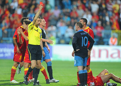 Rooney sẽ vắng mặt trong trận đầu tiên của EURO 2012 Rooney sẽ vắng mặt trong trận đầu tiên của EURO 2012