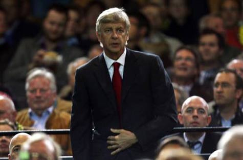 Wenger đang đối mặt với cơn thịnh nộ của các fan