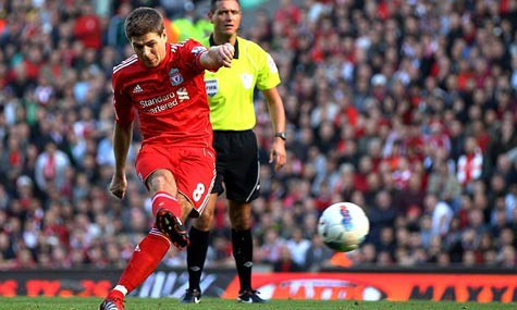 Gerrard tận dụng sai lầm của Ryan Giggs để mở tỷ số Gerrard tận dụng sai lầm của Ryan Giggs để mở tỷ số