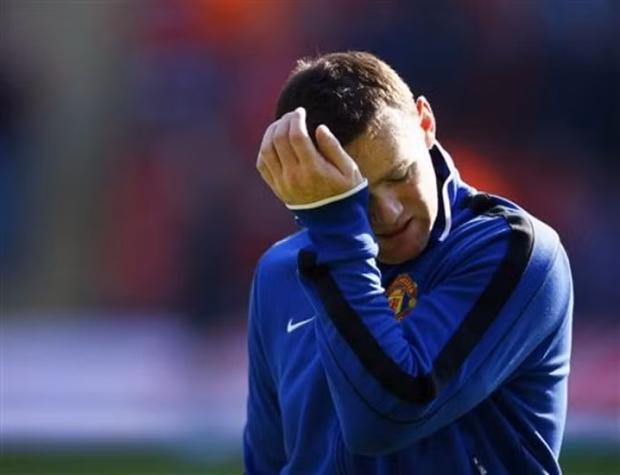 Rooney không ra sân với lý do "không đủ thể lực"