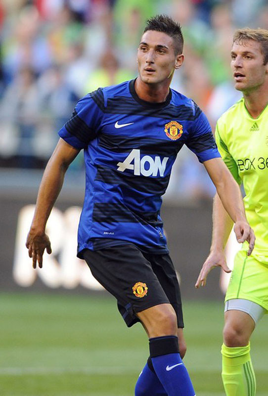 5. Federico Macheda: gây được ấn tượng mạnh cách đây 2 năm, nhưng Macheda càng lúc càng chìm nghỉm, nhất là từ sau khi trở về từ Sampdoria. Tất nhiên, Macheda vẫn còn trẻ tức còn cơ hội, nhưng e là sẽ chỉ có những đội bóng hạng thấp muốn mượn anh 5. Federico Macheda: gây được ấn tượng mạnh cách đây 2 năm, nhưng Macheda càng lúc càng chìm nghỉm, nhất là từ sau khi trở về từ Sampdoria. Tất nhiên, Macheda vẫn còn trẻ tức còn cơ hội, nhưng e là sẽ chỉ có những đội bóng hạng thấp muốn mượn anh