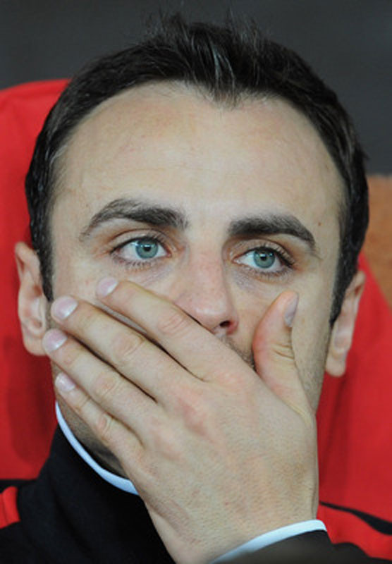 2. Dimitar Berbatov: Vẫn có thể ra sân, vẫn có thể ghi bàn và thậm chí là đôi lúc chơi tốt, nhưng Berbatov đã ở tuổi 30 và sẽ không thể thi đấu đỉnh cao được bao lâu nữa 2. Dimitar Berbatov: Vẫn có thể ra sân, vẫn có thể ghi bàn và thậm chí là đôi lúc chơi tốt, nhưng Berbatov đã ở tuổi 30 và sẽ không thể thi đấu đỉnh cao được bao lâu nữa