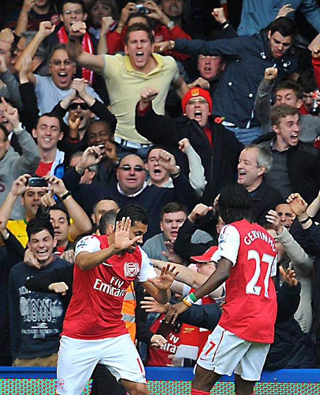 Bước sang hiệp 2, Santos bất ngờ gõ hòa cho đội khách Bước sang hiệp 2, Santos bất ngờ gõ hòa cho đội khách