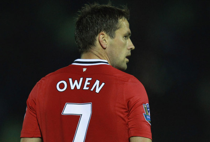 1. Michael Owen: Đã qua thời đỉnh cao từ lâu, nhạy cảm với chấn thương và không còn sung sức để đá đủ 90 phút/trận 1. Michael Owen: Đã qua thời đỉnh cao từ lâu, nhạy cảm với chấn thương và không còn sung sức để đá đủ 90 phút/trận