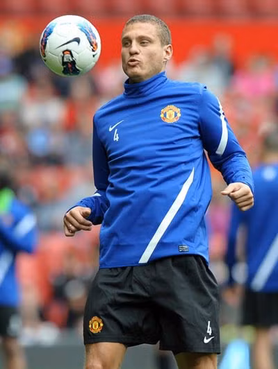 Sự có mặt của Vidic bỗng dưng khiến Smalling hoặc Jones phải ngồi ngoài trong lúc có phong độ cao