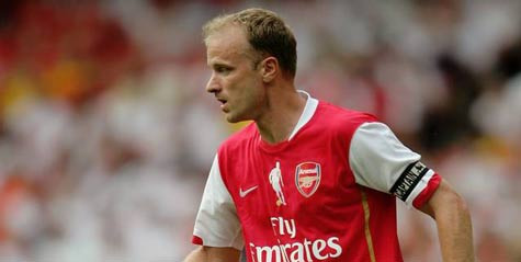 "Arsenal cần một tiền đạo thực sự" "Arsenal cần một tiền đạo thực sự"