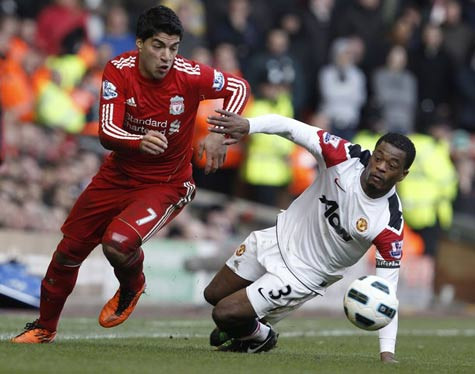 Mùa trước Suarez đã giúp Dirk Kuyt có hat-trick vào lưới MU