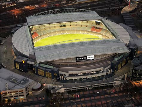 Sân Etihad chỉ có sức chứa 48.000 chỗ ngồi
