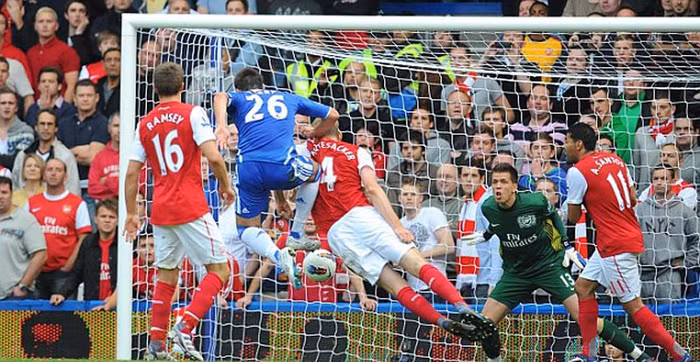 Nhưng ngay trước khi hiệp 1 kết thúc, Terry đã đưa The Blues một lần nữa dẫn trước Nhưng ngay trước khi hiệp 1 kết thúc, Terry đã đưa The Blues một lần nữa dẫn trước