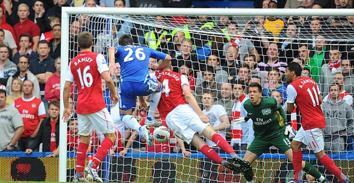 Nhưng ngay trước khi hiệp 1 kết thúc, Terry đã đưa The Blues một lần nữa dẫn trước Nhưng ngay trước khi hiệp 1 kết thúc, Terry đã đưa The Blues một lần nữa dẫn trước