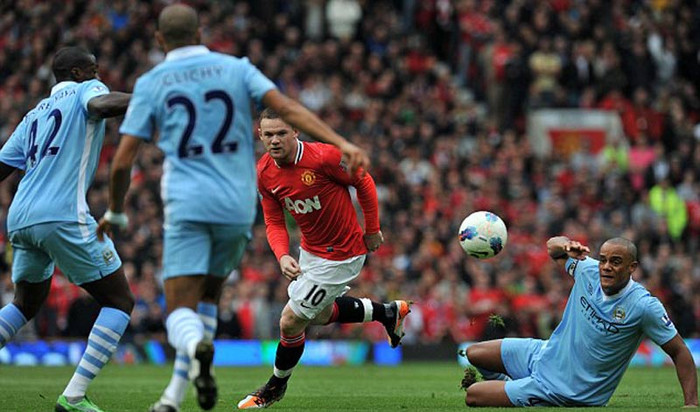 Mũi nhọn Rooney hoàn toàn bị vây chặt