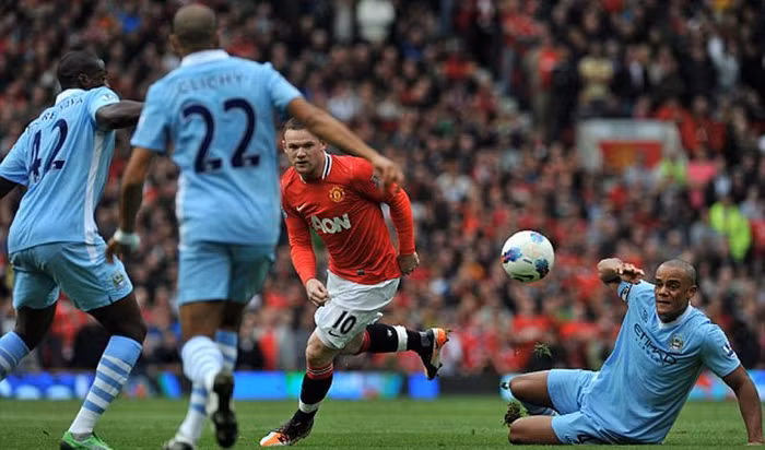 Mũi nhọn Rooney hoàn toàn bị vây chặt