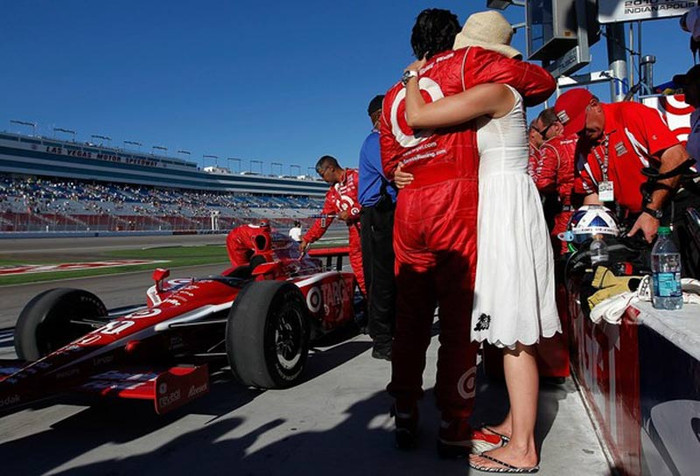 Vợ của một tay đua bị sốc vì cảnh tượng vừa diễn ra