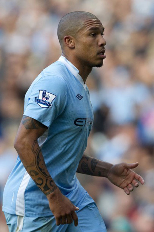 Nigel De Jong: Võ sư "công phu", và những nạn nhân nổi tiếng nhất của anh bao gồm Ben Arfa, Xabi Alonso và thậm chí cả... máy quay. (Xem clip phần 1, phần 2, phần 3)