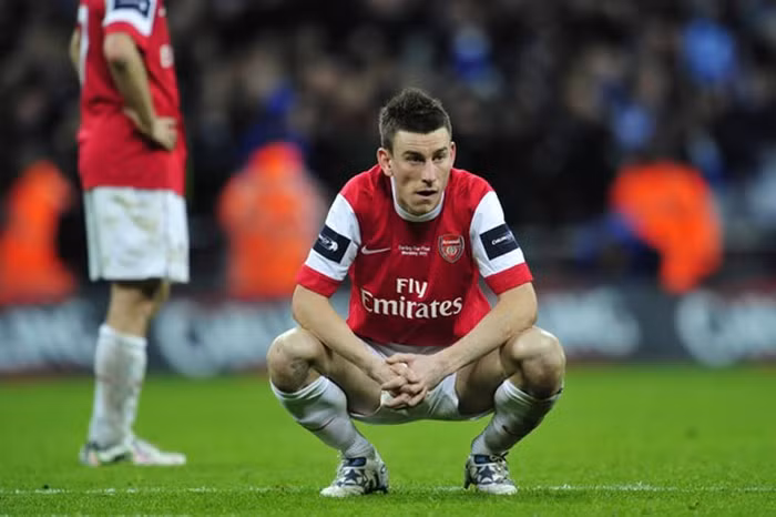 Carling Cup = Cúp... trẻ con: Wenger luôn luôn sai lầm trong lựa chọn đội hình ở các trận chung kết. Kết quả là Arsenal thua Birmingham năm 2011, và thua Chelsea năm 2007