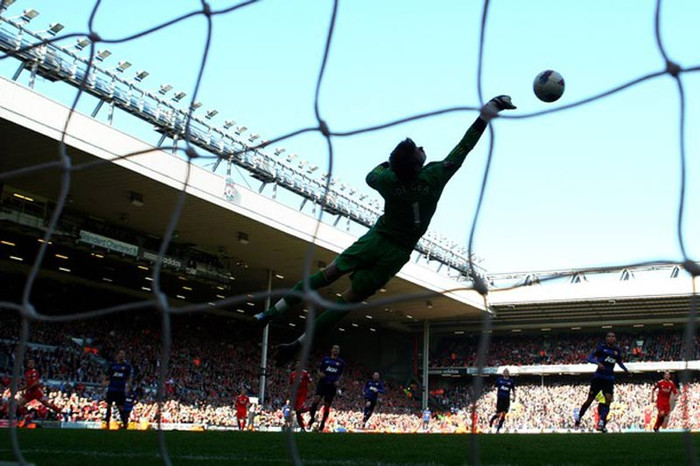 De Gea cản phá xuất sắc pha dứt điểm của Henderson De Gea cản phá xuất sắc pha dứt điểm của Henderson