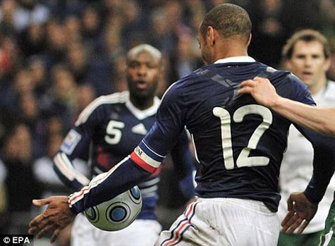 CH Ireland thua đau đớn ở play-off World Cup 2010 vì pha bóng này CH Ireland thua đau đớn ở play-off World Cup 2010 vì pha bóng này