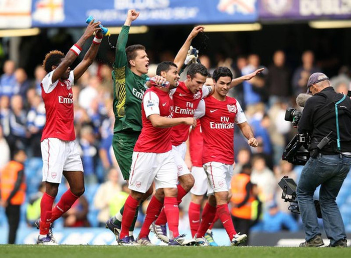 4. Arsenal vẫn là ứng cử viên vô địch: Lội ngược dòng giành hiến thắng trước một đối thủ lớn chứng tỏ họ vẫn ít nhiều sở hữu bản lĩnh và niềm tự hào của một đội bóng lớn 4. Arsenal vẫn là ứng cử viên vô địch: Lội ngược dòng giành hiến thắng trước một đối thủ lớn chứng tỏ họ vẫn ít nhiều sở hữu bản lĩnh và niềm tự hào của một đội bóng lớn