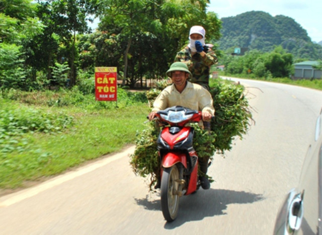 "Ôi đừng chô tôi lên báo nha?. "Ôi đừng chô tôi lên báo nha?.