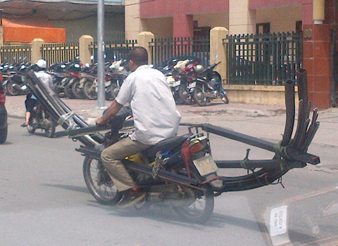 "Siêu mô tô" trên phố. Ảnh: Vua Núi.