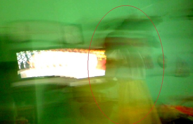 Trung bình mỗi lần vui vẻ với khách, các cô gái bán dâm sẽ được khoảng từ 30 đến 50.000 đồng từ một vé tàu nhanh 130.000 đồng/lần.