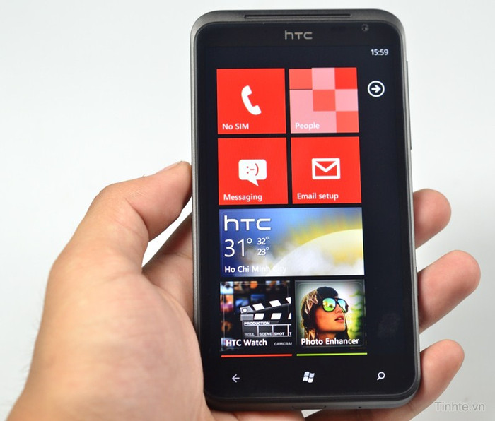 HTC Titan với màn hình 4.7". HTC Titan với màn hình 4.7".