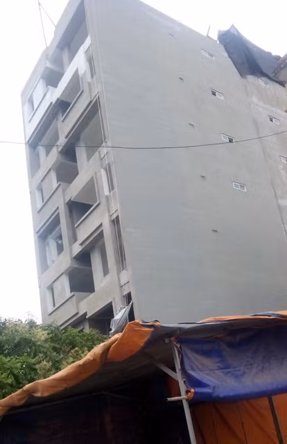 Công trình "khủng" cạnh nhà số 8, ngách 32/22 đường Phùng Khoang, cạnh chợ Phùng Khoang vi phạm trật tự xây dựng (Ảnh Chí Nhân)