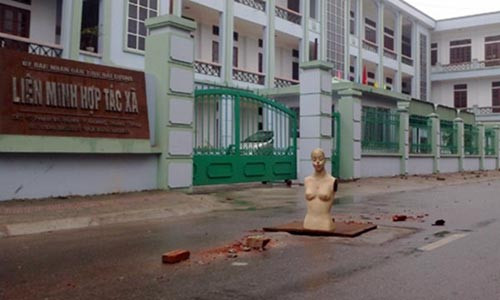 Nude cảnh báo nguy hiểm. Nude cảnh báo nguy hiểm.