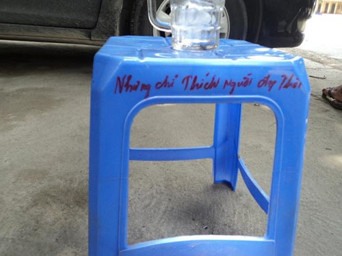 Ghế... thích người đẹp. Ghế... thích người đẹp.