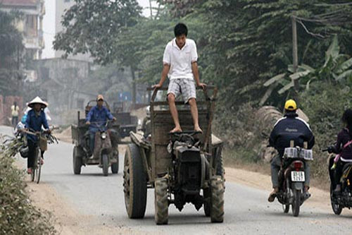 Lái xe bằng chân! Lái xe bằng chân!