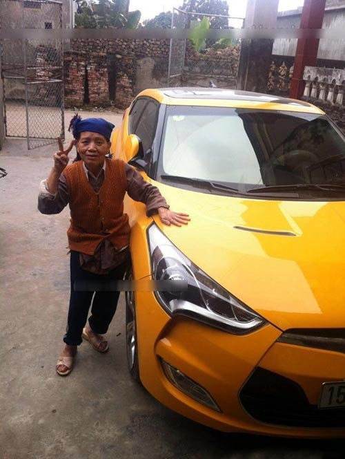 "Bà lão xì-tin". "Bà lão xì-tin".