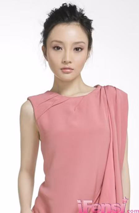 Thời gian sau đó, dư luận lại thấy anh xuất hiện công khai bên cạnh Lý Tiểu Lộ