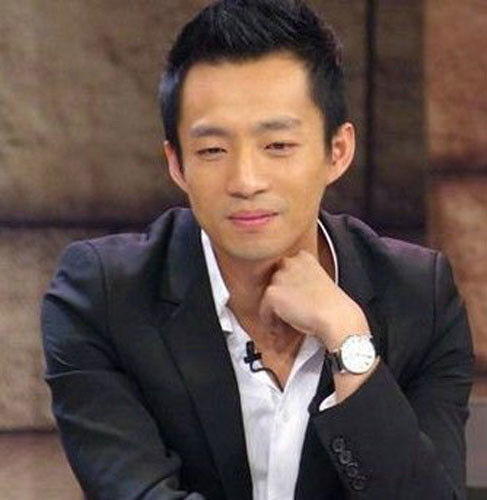 Uông Tiểu Phi là doanh nhân thành đạt tại Trung Quốc. Sinh năm 1980, Uông Tiểu Phi là con trai của chủ tịch tập đoàn Giang Nam. Dù còn khá trẻ nhưng Tiểu Phi đã được giới truyền thông tôn sùng là thế hệ anh tài của giới làm ăn. Uông Tiểu Phi là doanh nhân thành đạt tại Trung Quốc. Sinh năm 1980, Uông Tiểu Phi là con trai của chủ tịch tập đoàn Giang Nam. Dù còn khá trẻ nhưng Tiểu Phi đã được giới truyền thông tôn sùng là thế hệ anh tài của giới làm ăn.