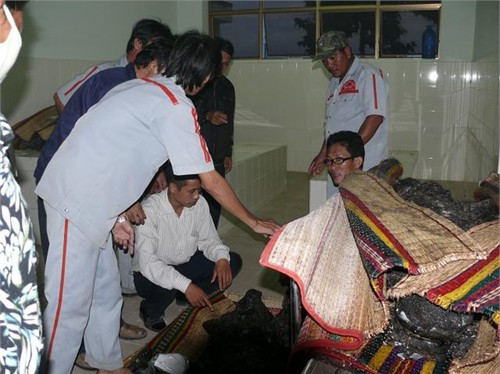 Lục tìm hết các thi thể bị cháy đen, nhưng người con rể cũng không thể tìm được thi thể của bố Lục tìm hết các thi thể bị cháy đen, nhưng người con rể cũng không thể tìm được thi thể của bố