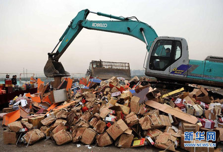 Bắc Kinh cùng với Hà Khẩu, Thượng Hải, Tế Nam,… là một trong những đại diện đi đầu thực hiện chiến dịch “quét sạch tận gốc” vấn nạn này. Trong đó, 60.000 sản phẩm giả mạo và kém chất lượng đã bị phát hiện tại Bắc Kinh. Toàn bộ số hàng này được tập kết tại quận Triều Dương và phải huy động tới máy xúc cỡ lớn để phá bỏ. Bắc Kinh cùng với Hà Khẩu, Thượng Hải, Tế Nam,… là một trong những đại diện đi đầu thực hiện chiến dịch “quét sạch tận gốc” vấn nạn này. Trong đó, 60.000 sản phẩm giả mạo và kém chất lượng đã bị phát hiện tại Bắc Kinh. Toàn bộ số hàng này được tập kết tại quận Triều Dương và phải huy động tới máy xúc cỡ lớn để phá bỏ.