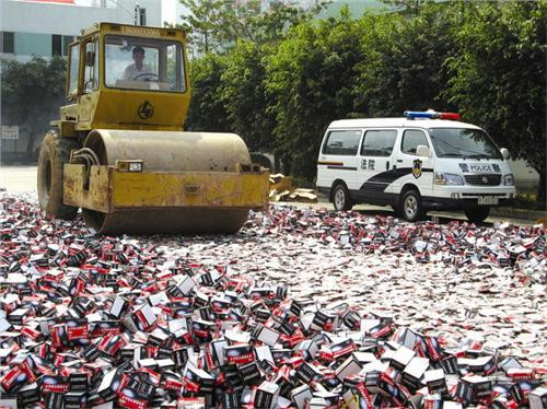 Cuộc tiêu hủy là một phần của chiến dịch chống hàng giả của Bộ Công an Trung Quốc, bắt đầu từ tháng 11 năm ngoái nhằm ngăn chặn các hành vi vi phạm quyền sở hữu trí tuệ và sản xuất, phân phối các sản phẩm kém chất lượng. Cuộc tiêu hủy là một phần của chiến dịch chống hàng giả của Bộ Công an Trung Quốc, bắt đầu từ tháng 11 năm ngoái nhằm ngăn chặn các hành vi vi phạm quyền sở hữu trí tuệ và sản xuất, phân phối các sản phẩm kém chất lượng.