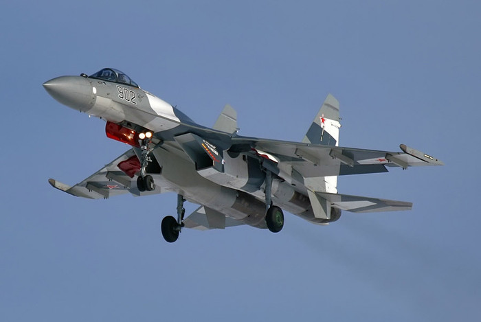 Sukhoi Su-35 là máy bay tiêm kích hạng nặng, tầm xa, đa năng, chiếm ưu thế trên không thế hệ 4++ hiện đại được phát triển bởi hãng Sukhoi. Nó được kỳ vọng là Sự thay thế hoàn hảo cho siêu tiêm kích thế hệ năm PAK FA T-50. Sukhoi Su-35 là máy bay tiêm kích hạng nặng, tầm xa, đa năng, chiếm ưu thế trên không thế hệ 4++ hiện đại được phát triển bởi hãng Sukhoi. Nó được kỳ vọng là Sự thay thế hoàn hảo cho siêu tiêm kích thế hệ năm PAK FA T-50.