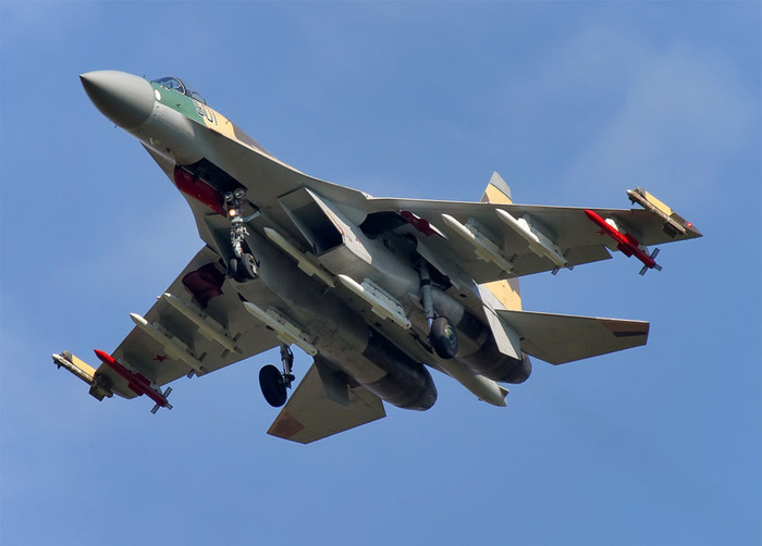 "Sắp tới đây, những cuộc thử nghiệm đầu tiên của Su-35 với vũ khí chiến đấu sẽ được tiến hành. Trong thời gian này, Su-35 sẽ sử dụng gần 30 loại vũ khí mới." - Một nguồn tin trong khu phức hợp công nghiệp quốc phòng Nga cho hay. "Sắp tới đây, những cuộc thử nghiệm đầu tiên của Su-35 với vũ khí chiến đấu sẽ được tiến hành. Trong thời gian này, Su-35 sẽ sử dụng gần 30 loại vũ khí mới." - Một nguồn tin trong khu phức hợp công nghiệp quốc phòng Nga cho hay.