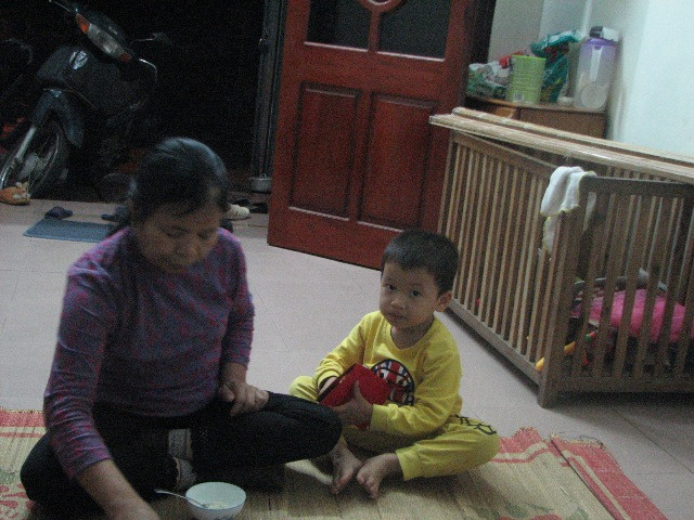 Con trai Lan đang được ông bà nội nuôi Con trai Lan đang được ông bà nội nuôi