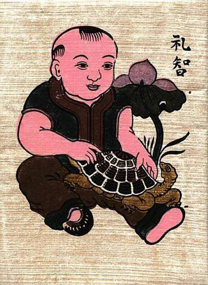 Tranh Lễ trí: là hình ảnh em bé ôm con rùa. Ý nghĩa của tranh được thể hiện ở chữ “Lễ trí” – cầu mong em bé có được cái “lễ” để ứng xử phải phép với mọi người và cái “trí” giỏi giang sau này. Tranh Lễ trí: là hình ảnh em bé ôm con rùa. Ý nghĩa của tranh được thể hiện ở chữ “Lễ trí” – cầu mong em bé có được cái “lễ” để ứng xử phải phép với mọi người và cái “trí” giỏi giang sau này.