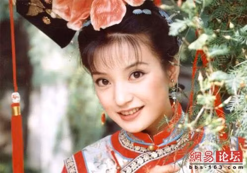 Triệu Vy, Hoàn Châu cách cách