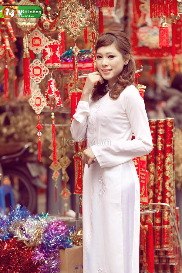 Chia sẻ về việc học hành, Linh rin cho biết: "Năm tới Rin sẽ tập trung cho việc học và trau dồi hơn về chuyên môn. Rin sẽ theo học về thiết kế thời trang. Song song với đó thì Rin cũng sẽ tìm hiểu thêm về ngành Quản lí. Vì sau đó có lẽ Rin sẽ theo học thêm nữa.Và ngoài ra sẽ tham gia 1 khóa trainning về MC, diễn xuất để chuẩn bị cho những dự án sắp tới. 2012 quả sẽ là 1 năm khó khăn buộc Rin cần thực sự nghiêm túc.