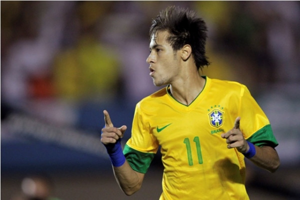 Năm nay 20 tuổi, anh đang được kỳ vọng sẽ trở thành một ‘Messi mới’ hoặc ‘Ronaldo mới’. Thế nên, sẽ tuyệt vời biết nhường nào nếu Neymar đá cặp tiền đạo với Messi. Năm nay 20 tuổi, anh đang được kỳ vọng sẽ trở thành một ‘Messi mới’ hoặc ‘Ronaldo mới’. Thế nên, sẽ tuyệt vời biết nhường nào nếu Neymar đá cặp tiền đạo với Messi.