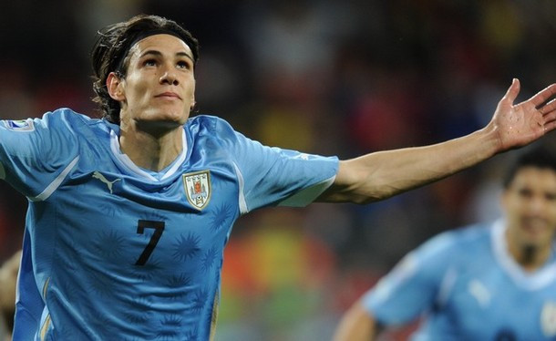 Edinson Cavani đang là chân sút thi đấu rất nổi bật ở Serie A. Phong cách chơi bóng của anh khác với Messi, nhưng có gì đó giống với Falcao. Tiền đạo người Uruguay sút tốt cả hai chân, khả năng không chiến cũng tuyệt vời. Edinson Cavani đang là chân sút thi đấu rất nổi bật ở Serie A. Phong cách chơi bóng của anh khác với Messi, nhưng có gì đó giống với Falcao. Tiền đạo người Uruguay sút tốt cả hai chân, khả năng không chiến cũng tuyệt vời.